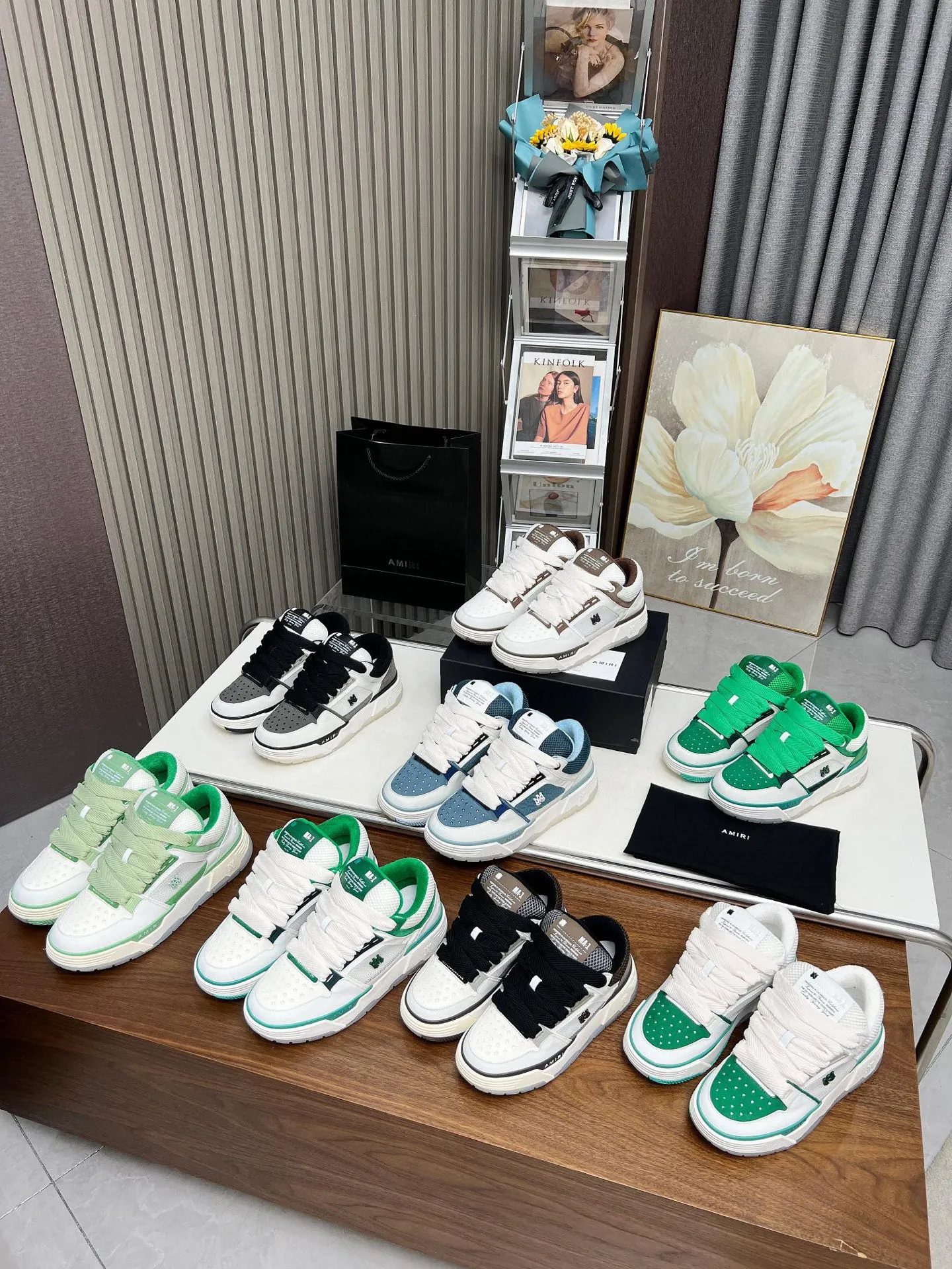 p620💰Men's shoes Amiri Emile's 2023 spring and summer new MA-1 bread shoes, couple models, casual sports shoes, sneakers Amiri gave up the rock punk style in the new season and used a large number of unsaturated colors, Morandi tones, whether you see or wear them, it will make people very happy. The large tongue of the bread shoes continues, shortens the length of the shoe body, thickens the midsole, and the toe part is more rounded. Amiri's brand letters and MA logo appear on the side of the shoe. Fabric: Original customized imported first-layer cowhide + mesh. Lining: Original customized breathable towel lining. Outsole. Foam combination material. Bottom thickness: 4CM. Size: Men's 39-45